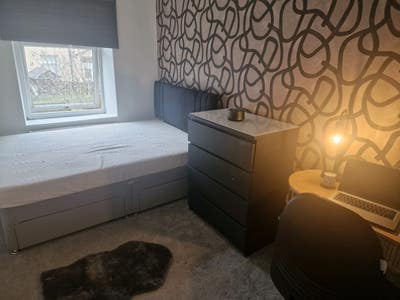 Bedroom available in Durham Main Photo