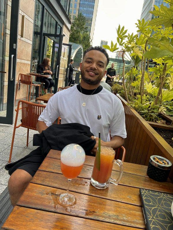 27 Yr old professional looking for a buddy up  Main Photo