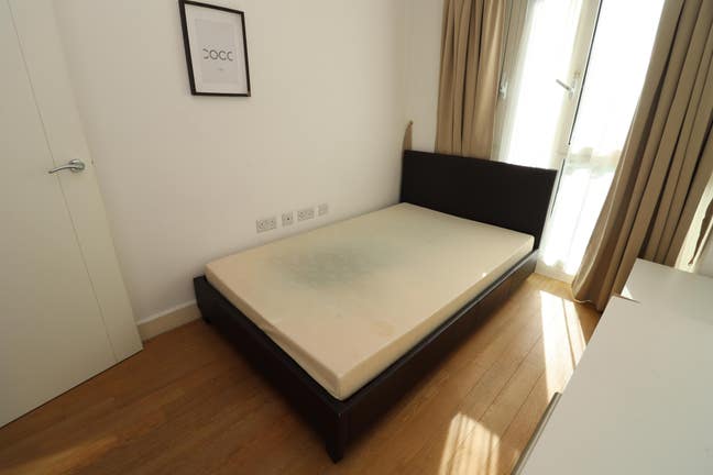Stunning Double Room on the Road to Mile End  Main Photo