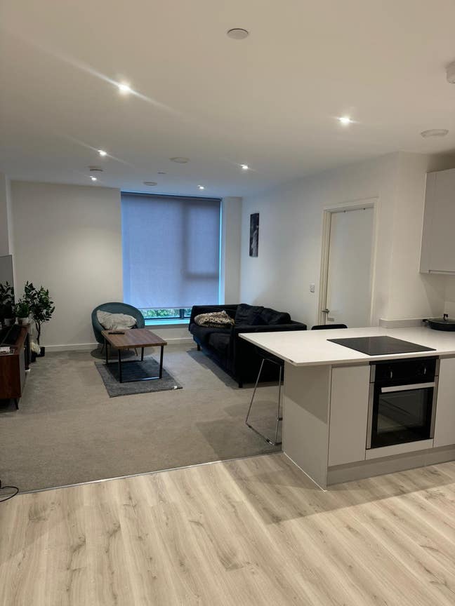 Looking for flatmate urgently   Main Photo