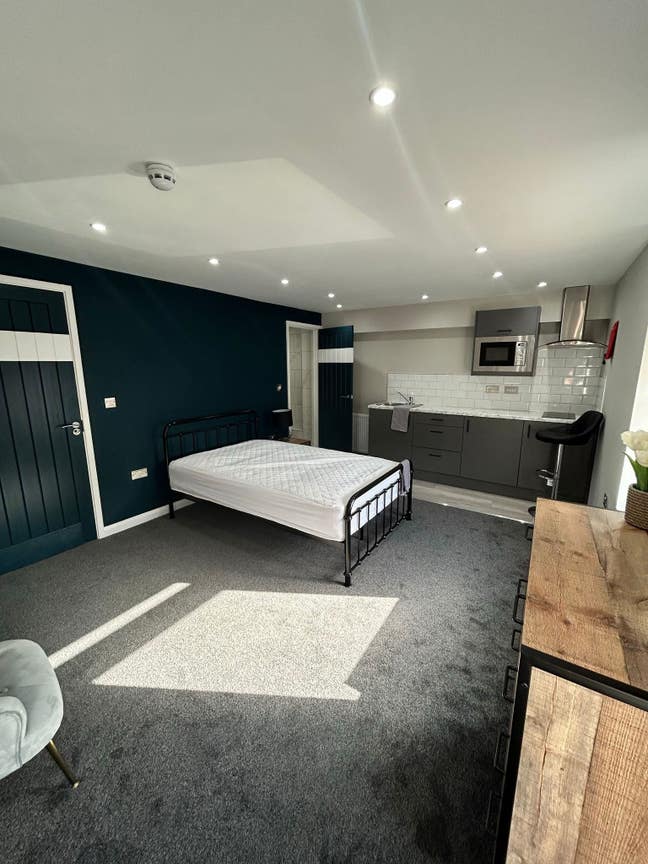 Studio & Double Rooms Available in DE23🔥 Main Photo