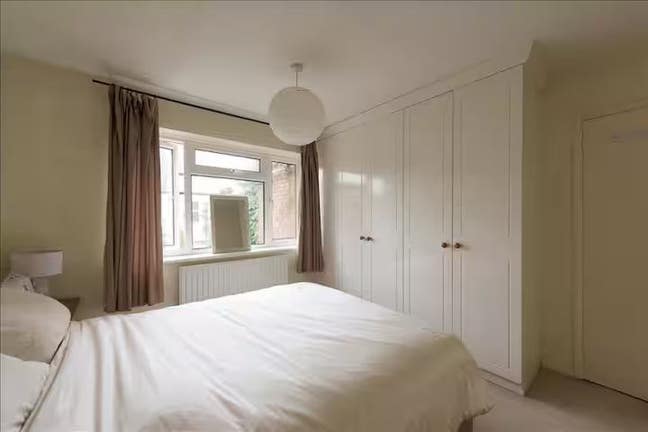 Large Double Room near river & Richmond Bridge Main Photo