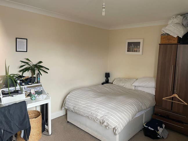 1 Double room available with own bathroom Main Photo