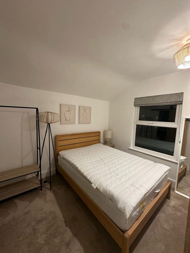 Beautiful ensuite room close to the hospital  Main Photo
