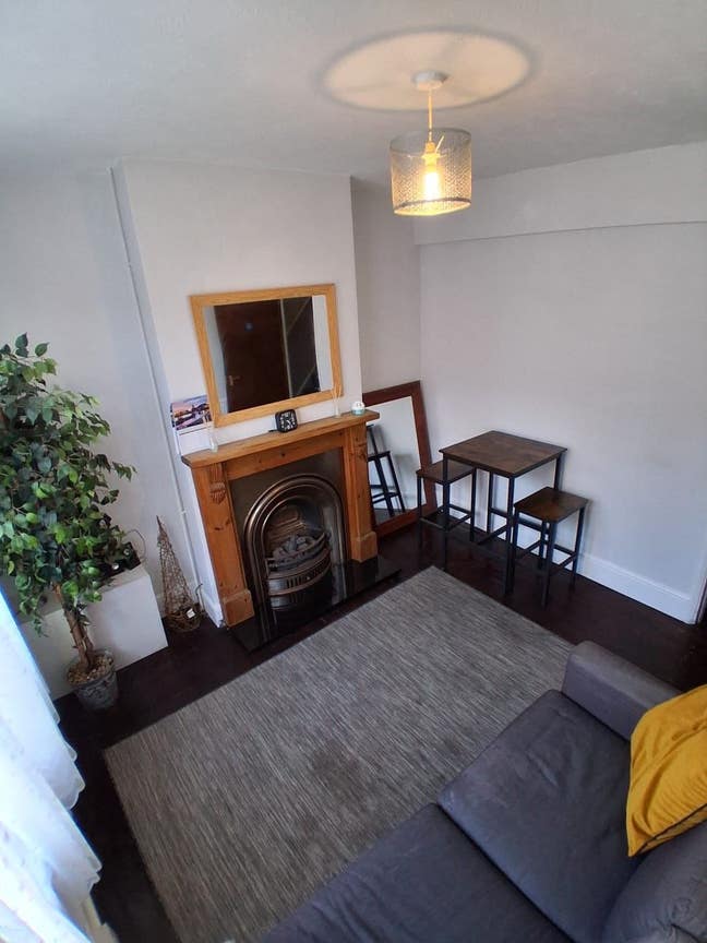 Double Bedroom in updated Northampton Shared House Main Photo