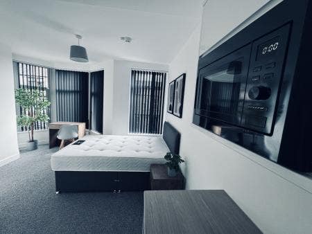 Stunning Studio Rooms Available Main Photo