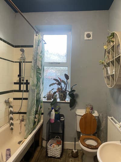Large Double Room available Todmorden Main Photo