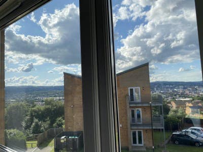 Short-term Room to Rent: Spacious House Share – Main Photo