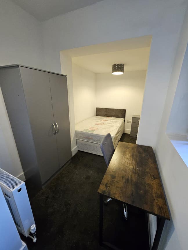 NEW luxury ensuite rooms close to BAE Main Photo