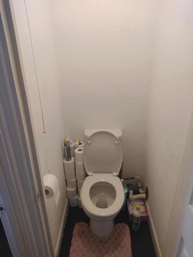Single room in a quiet clean house  Main Photo