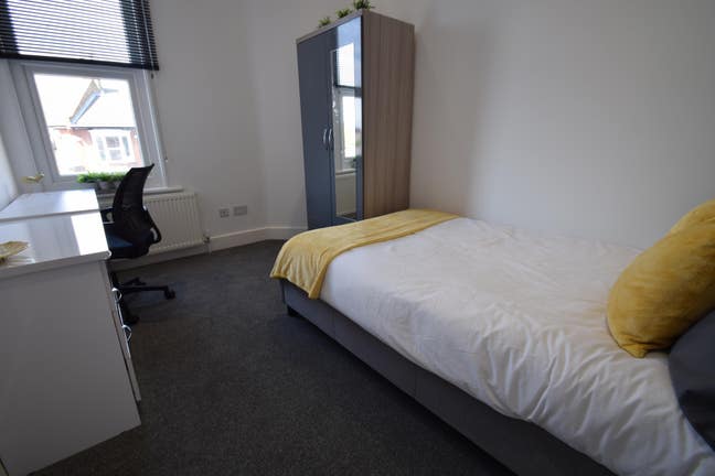 1 Room Available NOW- West Road, Westcliff On Sea Main Photo