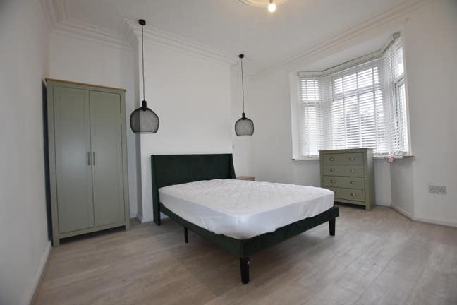 Double room ground floor in a house share Main Photo