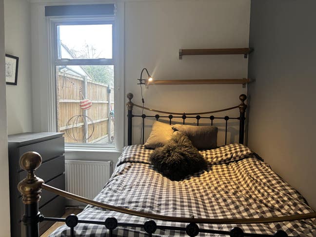 Bills included: bromley, double bed, house share.  Main Photo