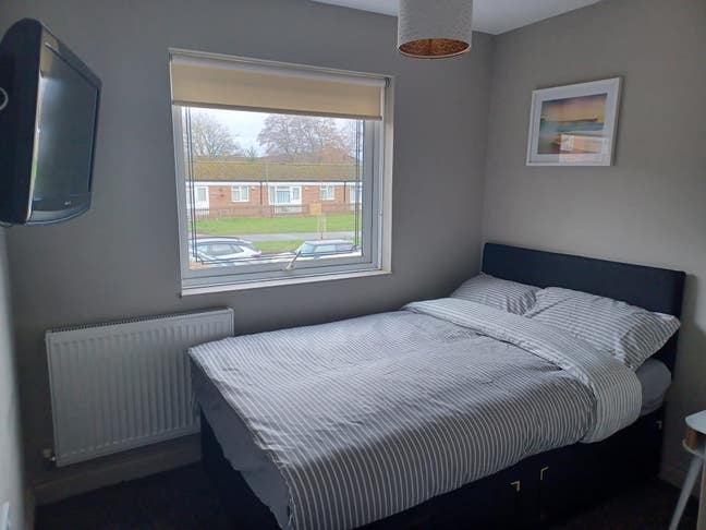 Double Ensuite Near a Bus Stop. All Bills Included Main Photo