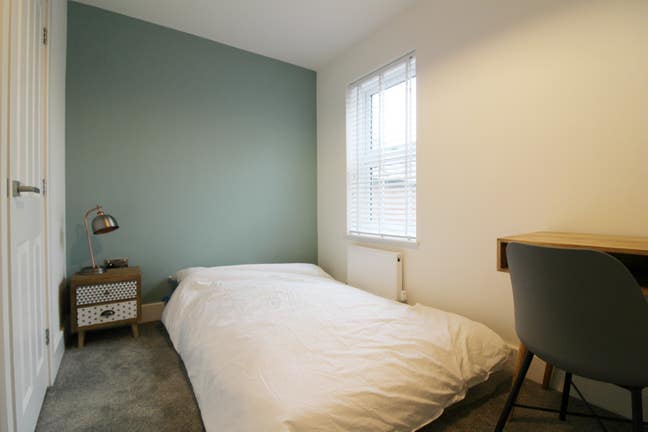 Modern house share, very close to Reading station Main Photo