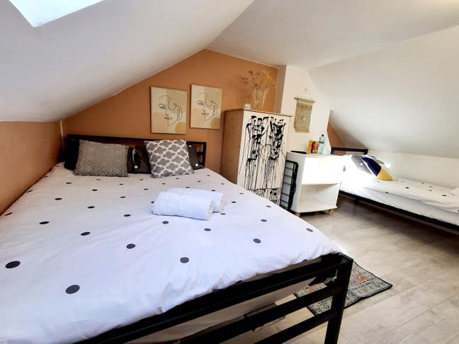 2rooms left  in  ML3  30mins  to  Glasgow   Main Photo