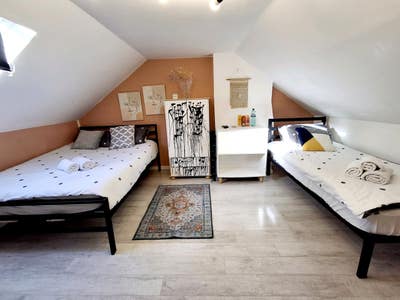 2rooms left  in  ML3  30mins  to  Glasgow   Main Photo