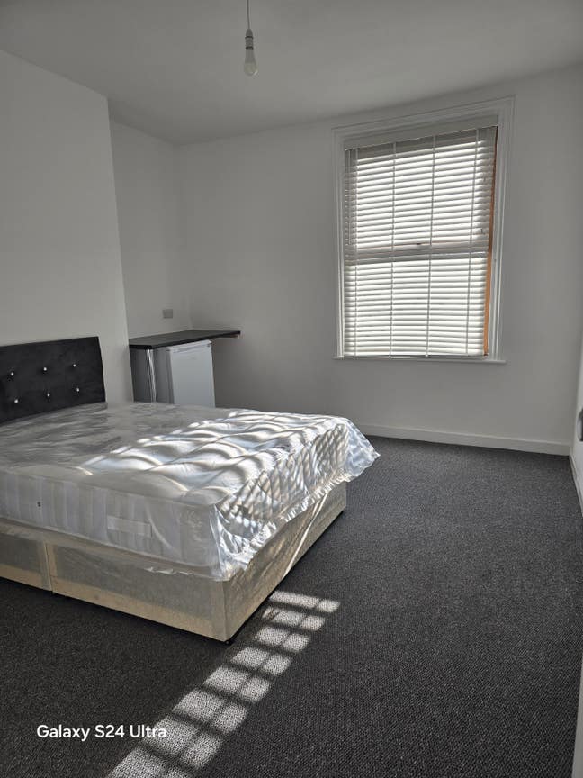 Rooms to Let Stratford E15 Main Photo