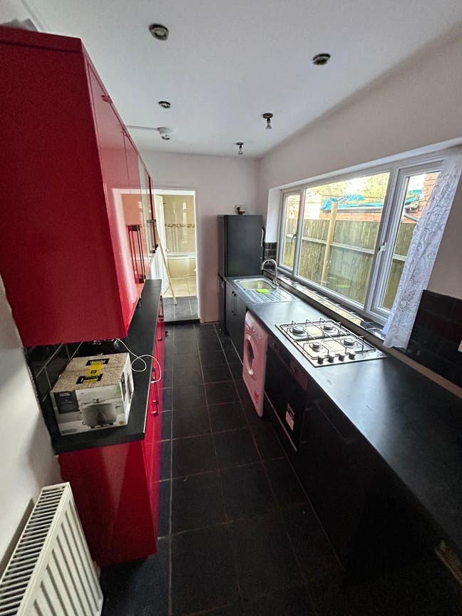 *** Excellent Dss Rooms Now Available ** Main Photo