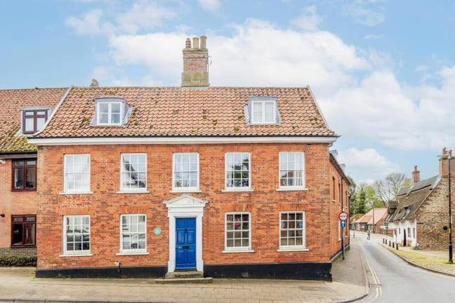 Double Room To Rent Within This Home  Main Photo