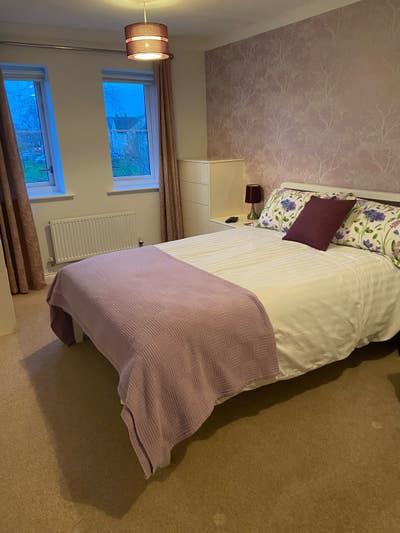Large double room with en suite  Main Photo
