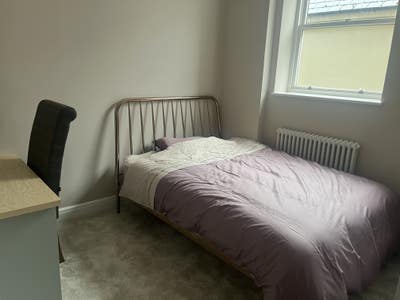 Newly refurbished double room in a 2-bed flat Main Photo