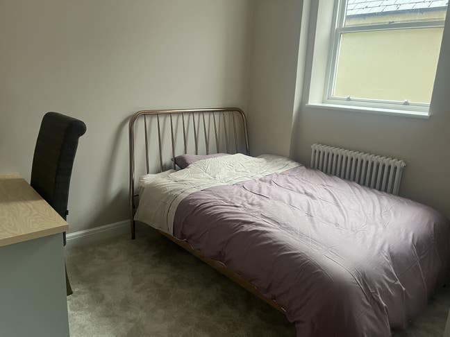Newly refurbished double room in a 2-bed flat Main Photo
