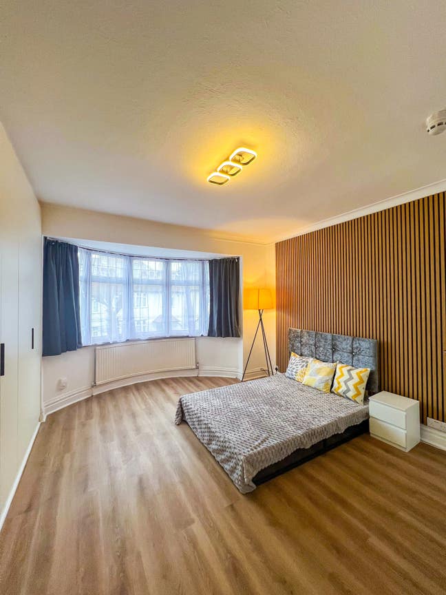 🏡 Modern Double Room - All Bill Included!  Main Photo