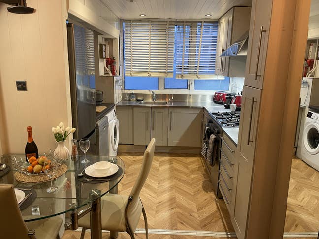 6 bed Student House near Roehampton Uni &Kingston  Main Photo