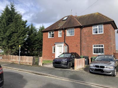 Single bedroom in friendly house  Main Photo