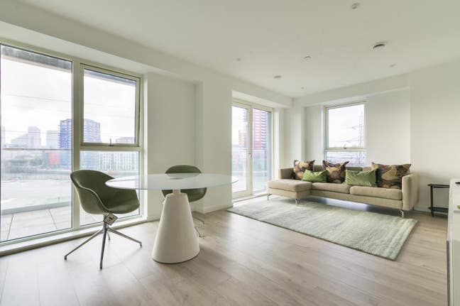 Beautiful double  bedroom with ensuite Main Photo