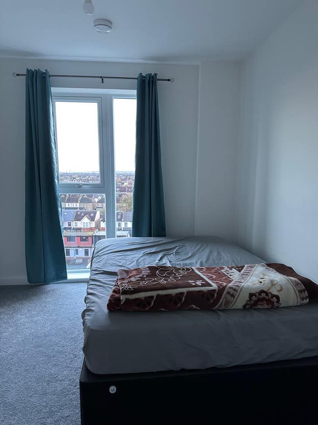 Spacious Double Room available for Rent Main Photo