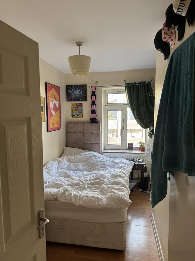 Double room next to Clapham North tube Main Photo