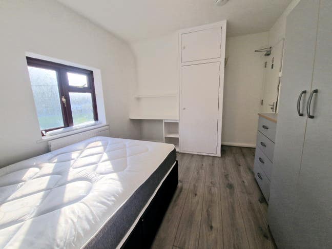 A Spacious Double Room Furnished Inc Bills Main Photo