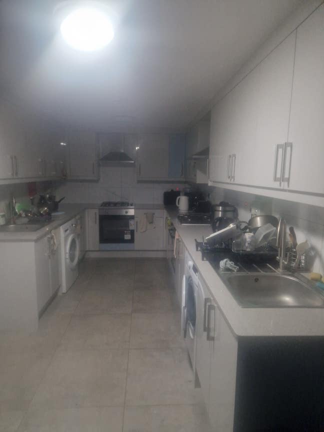 2 double room available  Main Photo