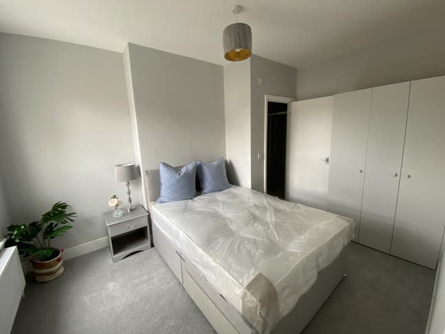 Ava. Now - double en-suite rooms with en-suite  Main Photo