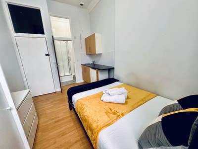 Exclusive Double Ensuite with Kitchen Facility Main Photo