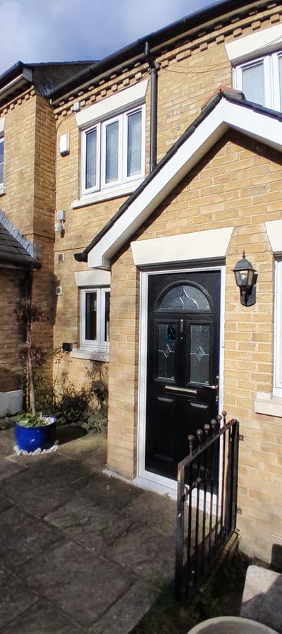 Single Female for a large Loft Ensuite dbl room Main Photo