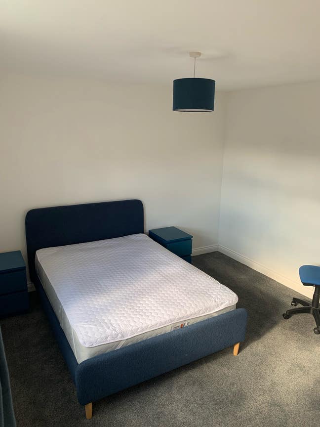 Spacious double room to let in new build house Main Photo