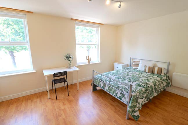 Huge Three Bedroom Apartment NG1 City Centre  Main Photo
