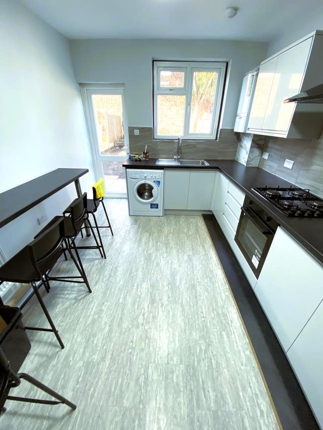 4 Bedroom House Newbury Park £2500 Pcm Main Photo