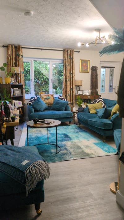 Single room in a newly renovated house with all am Main Photo