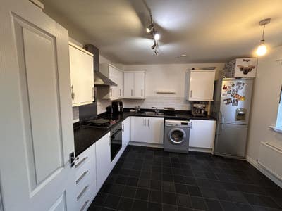 Large 1 Bedroom Flat  Main Photo