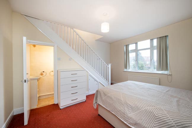 Beautiful room near Morden Main Photo