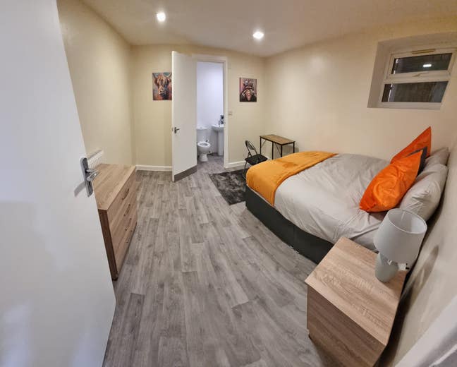 Luxury Ensuite double bedrooms!! Main Photo