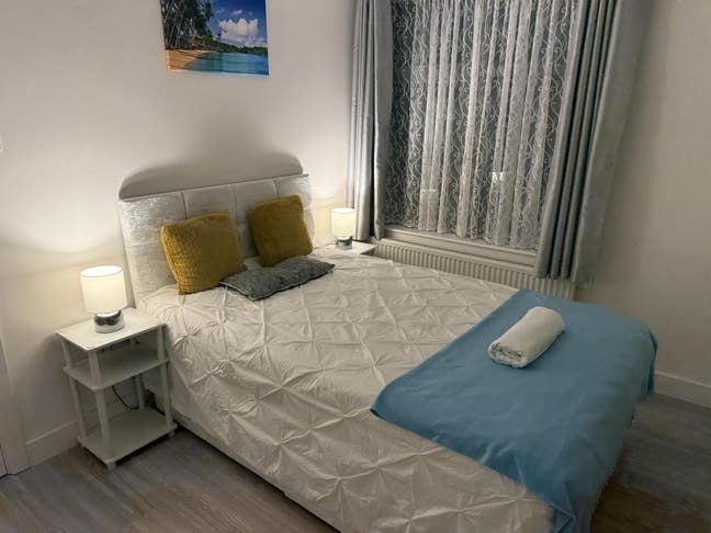 Double Bedroom available  Main Photo