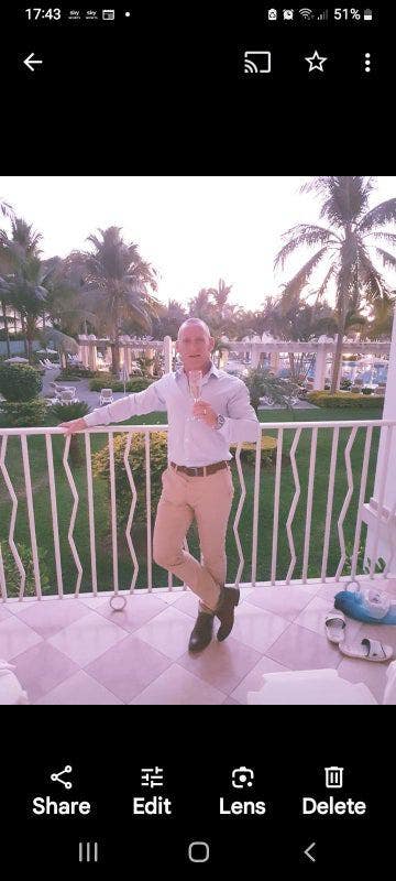 I am a professional male aged 49. I am lookin... Main Photo