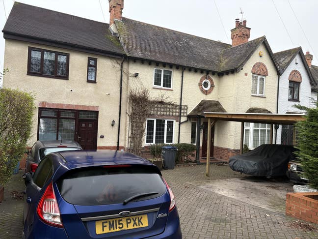 Small double room available immediately  Main Photo