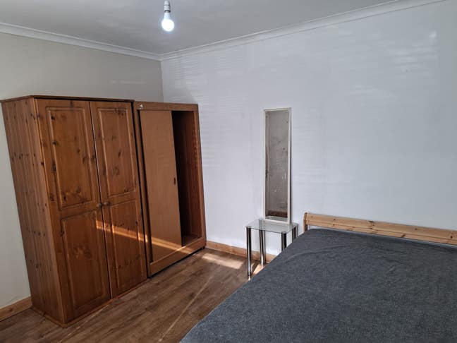 Spacious Double Room for Rent in UB3 1AH Main Photo