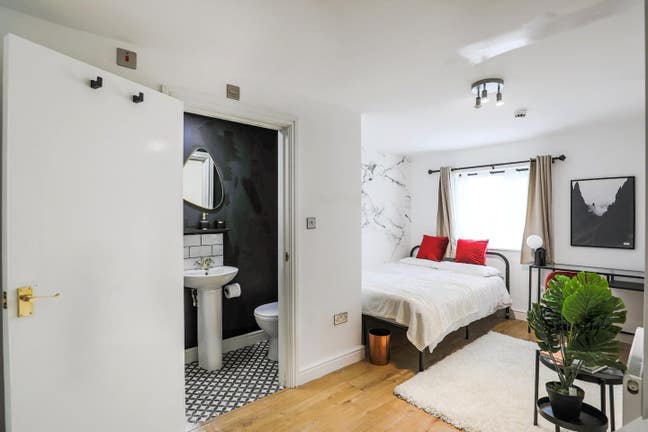 En Suite Room &pound;950 Pcm South Woodford Main Photo